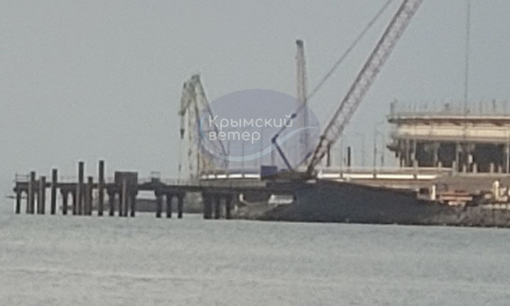 Окупанти продовжують зводити оборонні укріплення навколо Керченського мосту