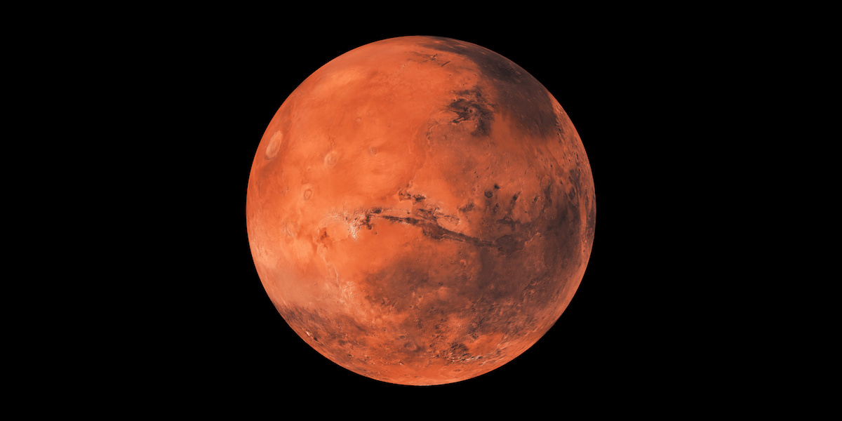 Ученые: На Марсе не бывает молний, но пылевые бури могут порождать искры