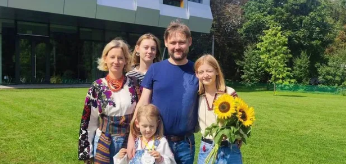 Вижив лише чоловік: з'явилося фото родини з дітьми, яку Росія вбила ракетним ударом по Львову