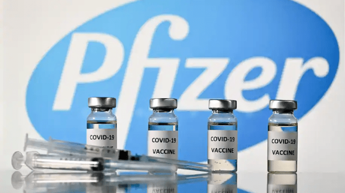 Глава Pfizer: людям может понадобиться третья доза вакцины, а затем – ежегодно