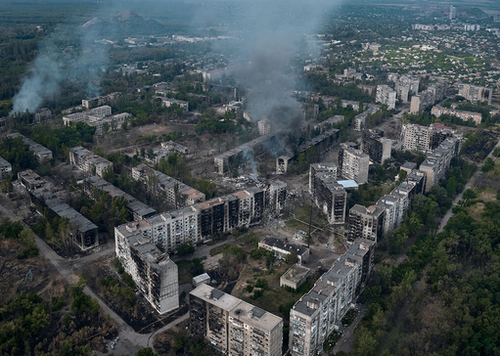 Бої йдуть за кожну кімнату у зруйнованих забудовах: як виглядає Торецьк, показали на ВІДЕО