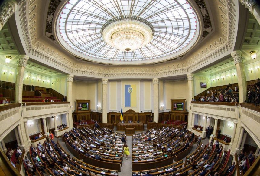 Зеленский созывает Верховную Раду на заседание по "минималке"