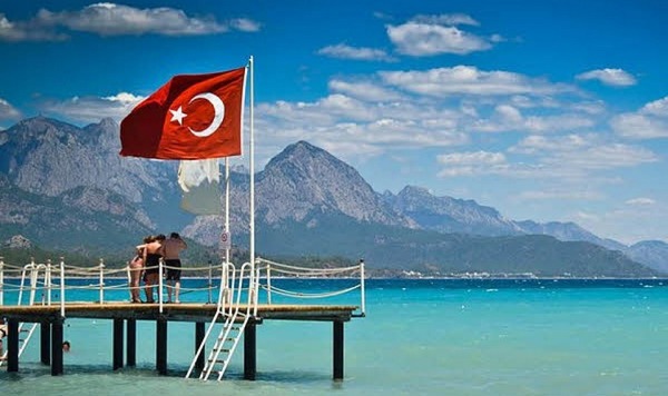 Турция усиливает карантин: маски носить нужно даже на пляже!