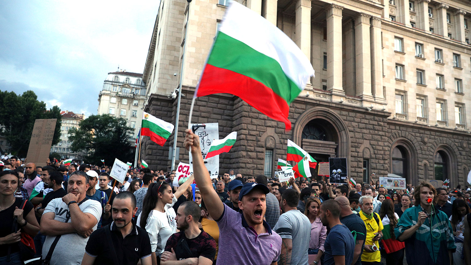 The Independent: Пока мир смотрит на Белоруссию, в соседней Болгарии 70 дней продолжаются бурные протесты против правительства