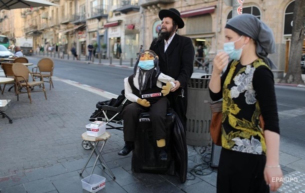 В Израиле ввели тотальный карантин: людям можно отходить от собственного дома лишь на километр