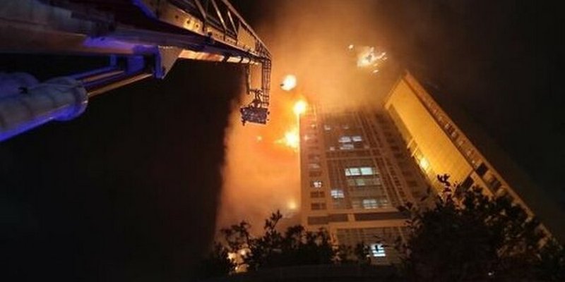 У Кореї згорів 33-поверховий хмарочос. Пожежники не могли впоратися із вогнем упродовж 13 годин