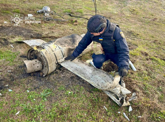 Рятувальники ліквідовують наслідки чергового масованого удару по території України: є пошкодження у 14 регіонах країни