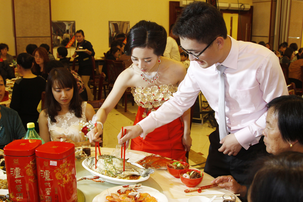 The Guardian: В Китае начался свадебный бум. Узами брака сочетались 1,2 миллиона молодоженов