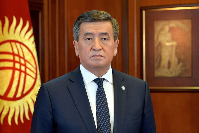 Глава Кыргызстана ушел в отставку: "Не хочу войти в историю как президент, стрелявший в своих граждан"
