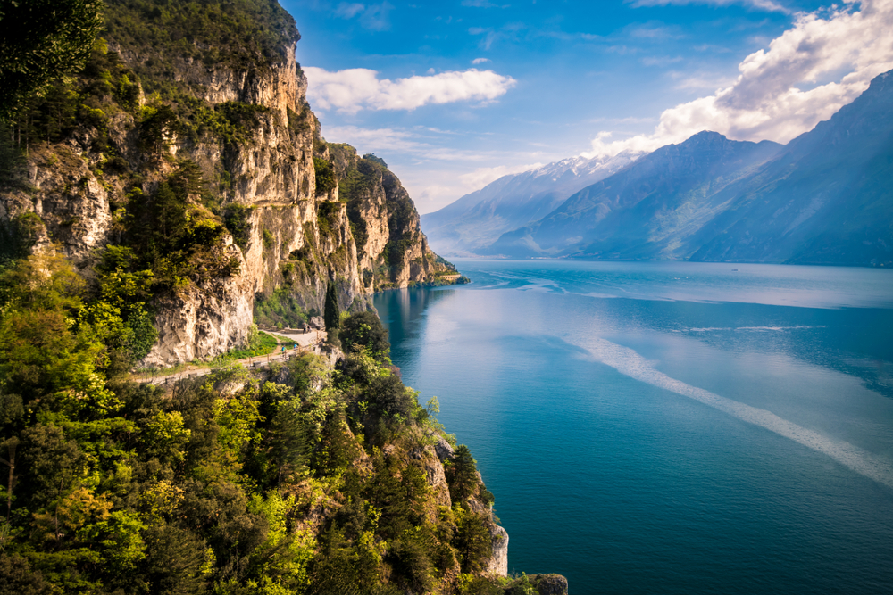 Вокруг озера Гарда в Италии обустроят 140-километровую велодорожку