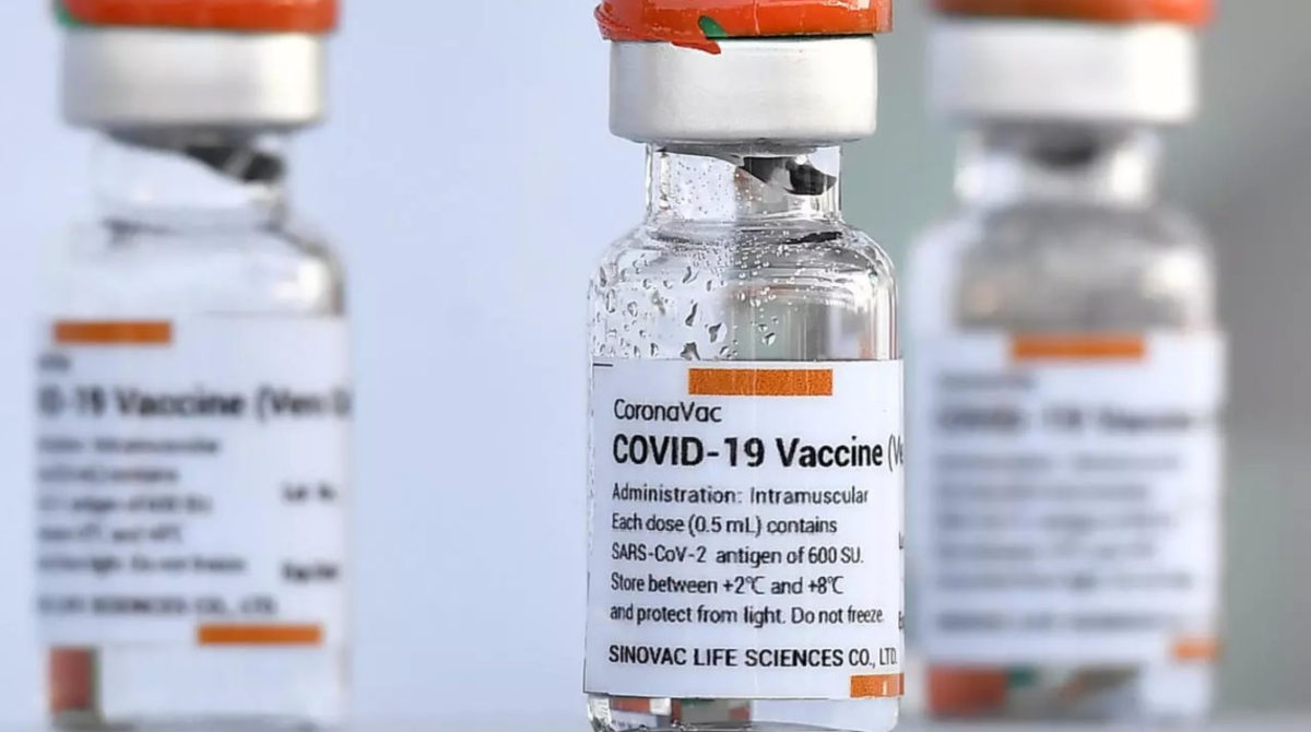 Минздрав рекомендует сократить интервал между двумя дозами вакцины CoronaVac до 14 дней 