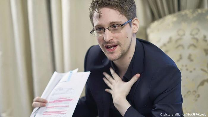 Сноуден хочет получить российское гражданство, но  воспитывать сына будет "на ценностях Америки"