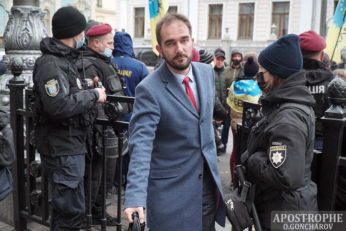 Подозреваемый в коррупции нардеп Юрченко вернулся в Раду и «получил по шее» от Лероса. ВИДЕО 