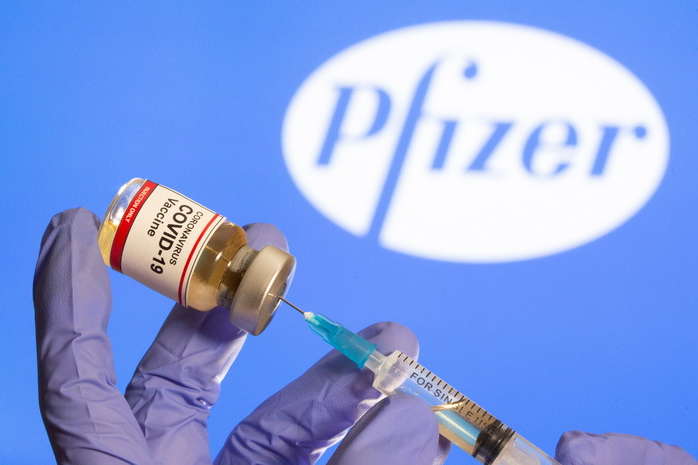 Rzeczpospolita: В Pfizer похвастались эффективной на 90% вакциной, но от чего она защищает?