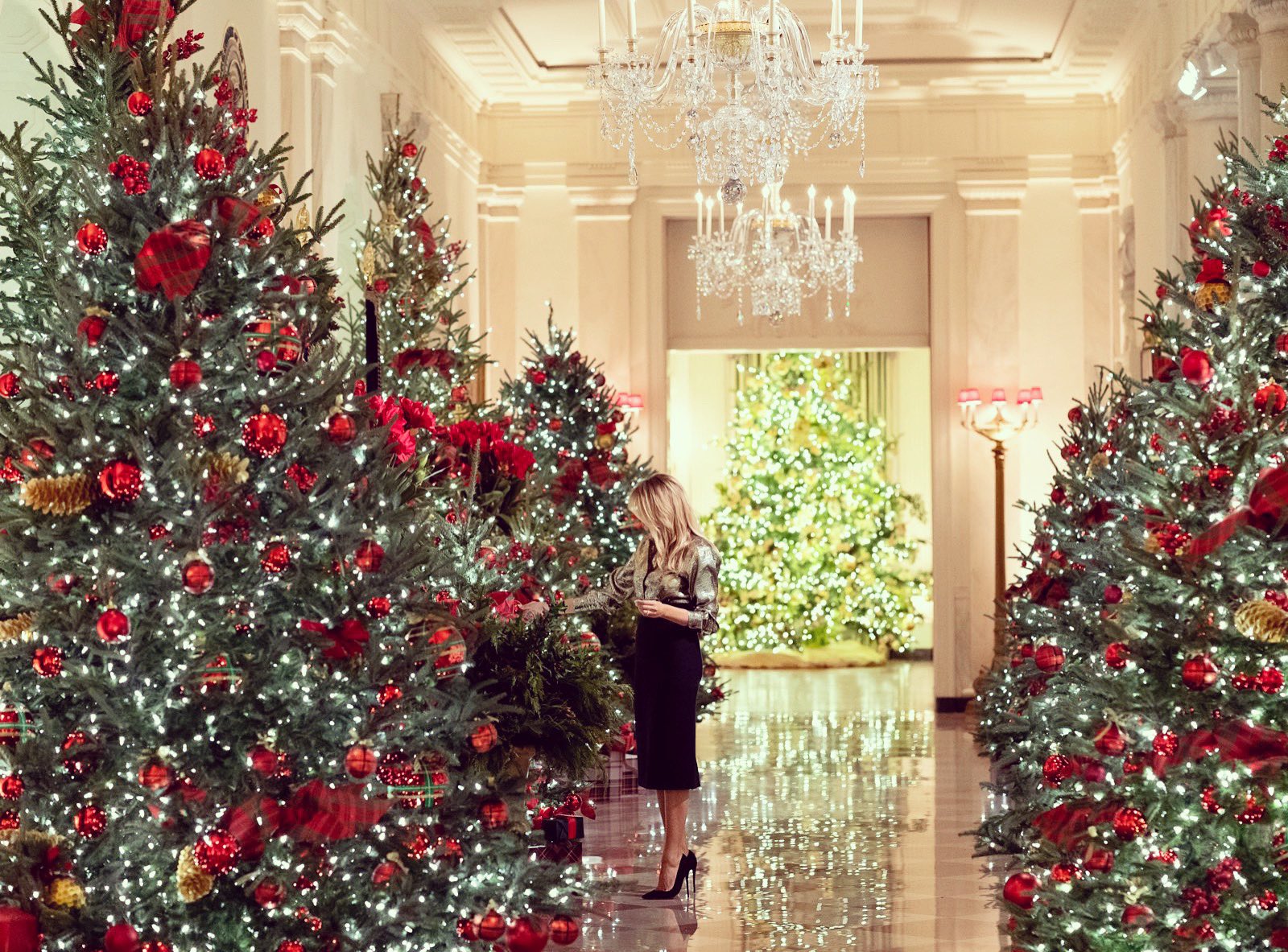 Мелания Трамп в последний раз украсила Белый дом к Рождеству. ФОТО