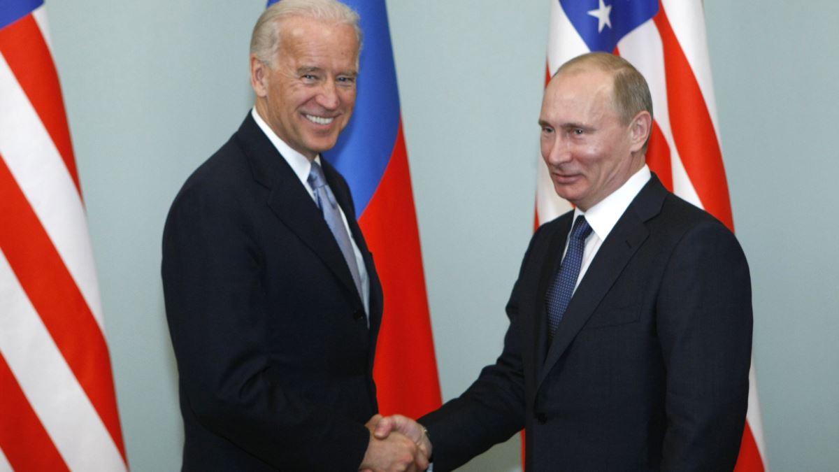 Байден должен остановить "тайную войну" Путина против США – The Washington Post