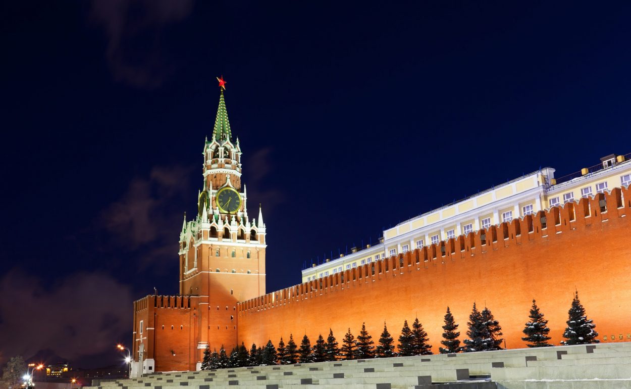 У Кремля пасть устроена таким образом, что сам добычу он не отпускает. Только вместе с зубами можно вырвать – Сазонов