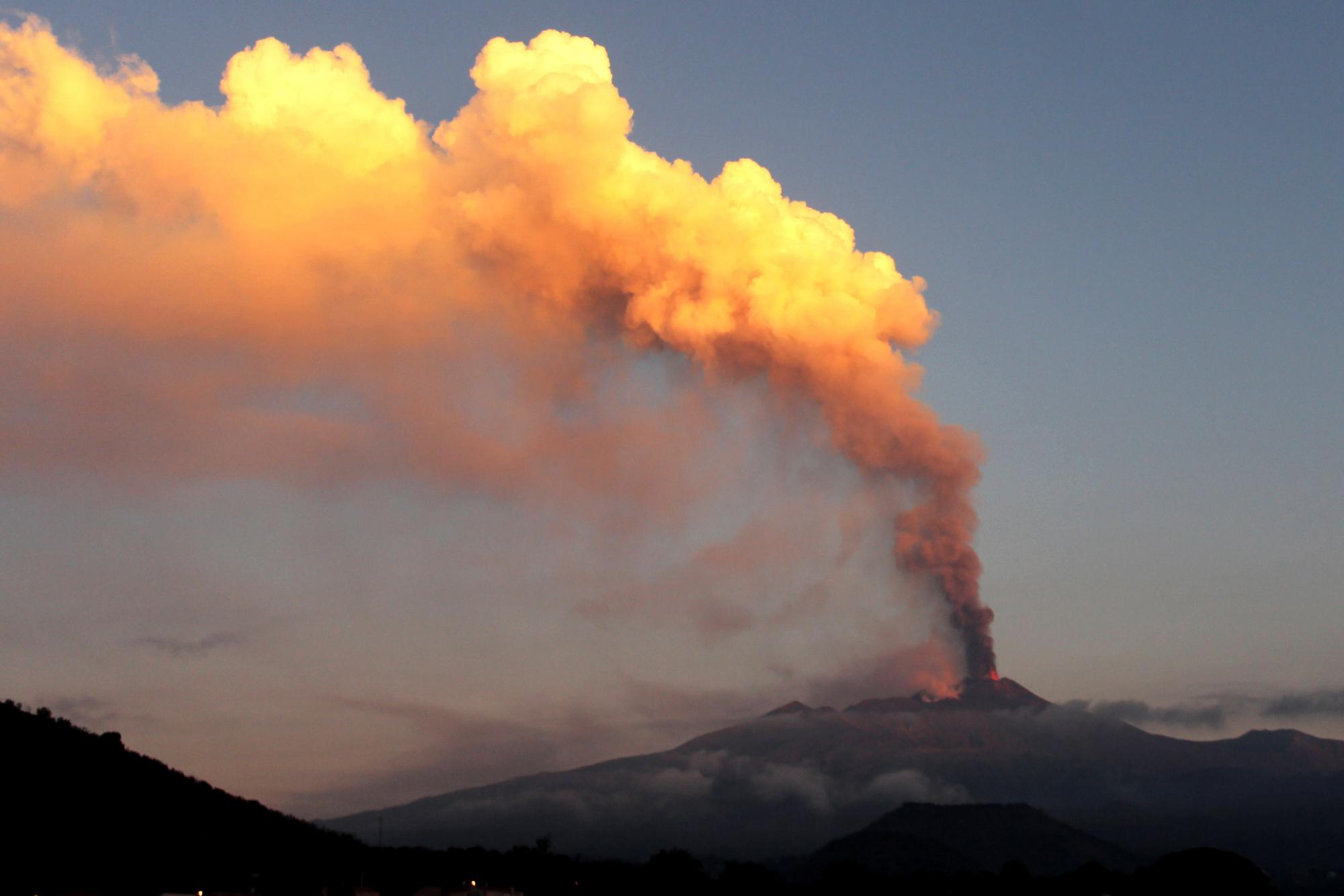 В Италии проснулся вулкан Этна. ВИДЕО