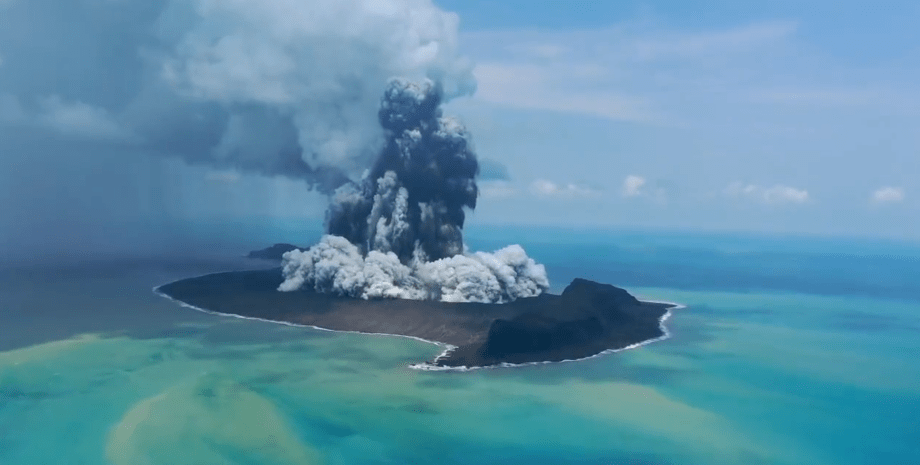 В Украине зафиксировали ударную волну от извержения вулкана в Тонга