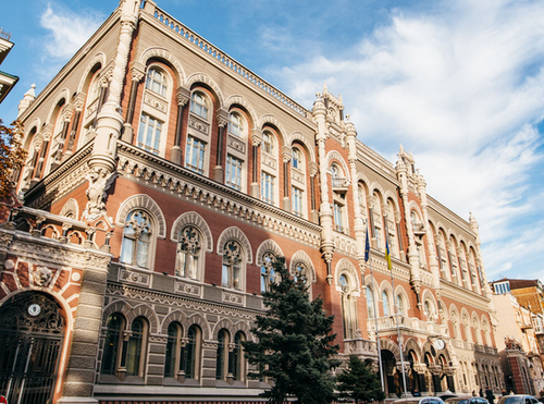 НБУ виводить з обігу старі гривні: чи потрібно йти в банк
