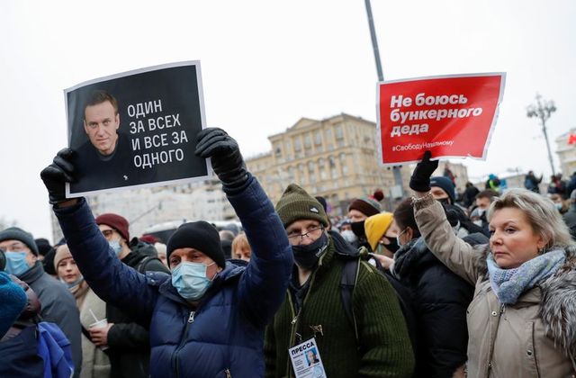 Financial Times: На протестах в России слышно эхо Беларуси