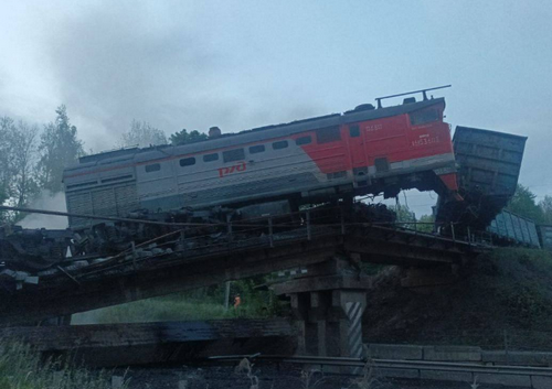 Вдруге за добу в Росії обрушився міст: тепер у Курській області