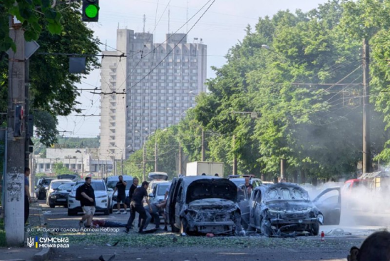 Окупанти обстріляли центр Сум: одна людина загинула, багато поранених 