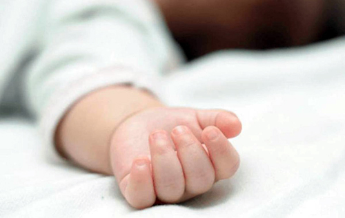 На Київщині немовля 20 хвилин не дихало після домашніх пологів, медики врятували дитині життя