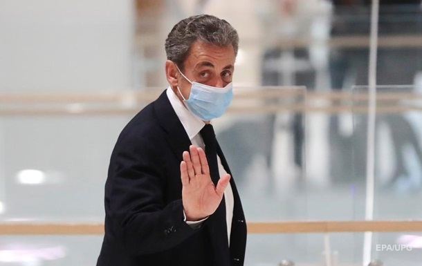 Бывшему президенту Франции Николя Саркози дали три года тюрьмы