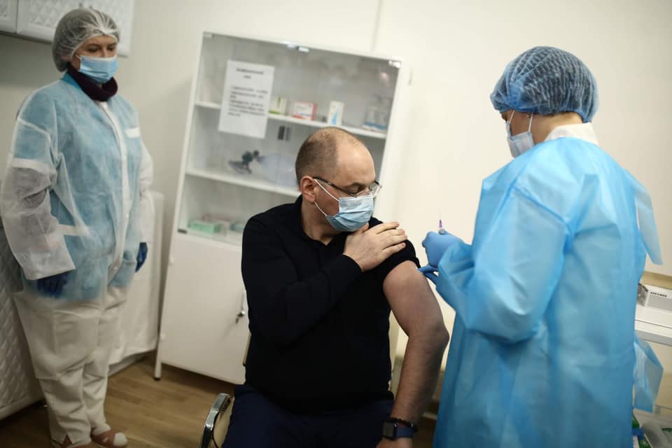 Степанов зробив щеплення проти COVID-19 вакциною AstraZeneca. Зеленський наступний? 