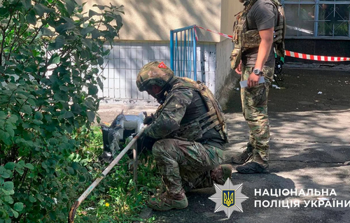 У Києві поряд з багатоповерхівкою впав збитий російський дрон, що не здетонував