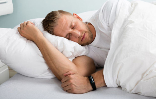 Невролог назвал самую полезную позу для сна