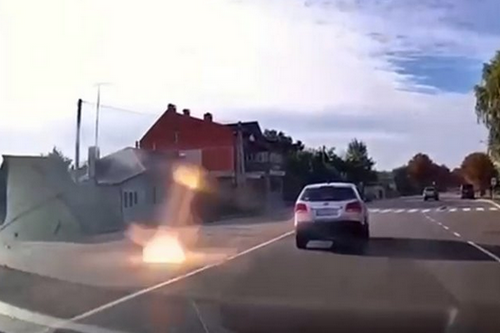 Росіяни з дронів скинули невідомі вибухові речовини на одну з центральних вулиць Ніжина