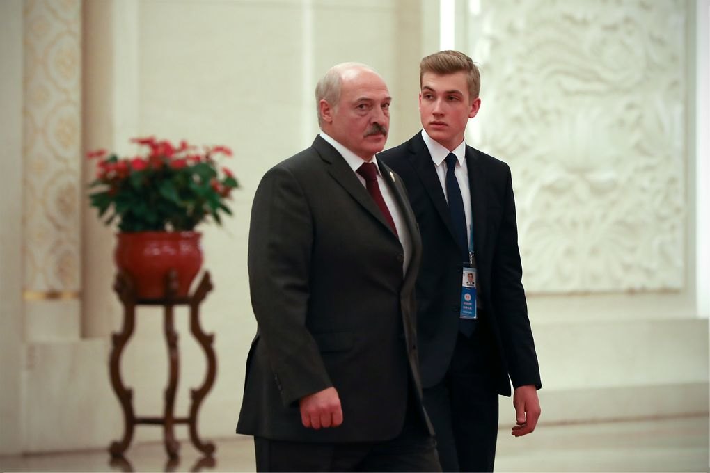 "Агроренессанс": Журналисты показали хоромы, в которых живет сын Лукашенко 