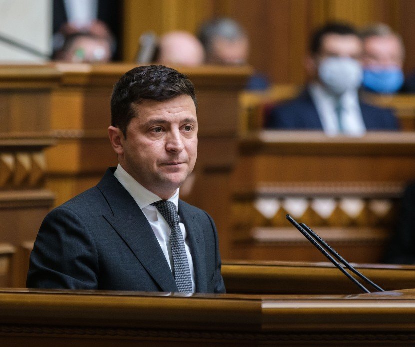 Рейтинг президента Зеленського та партії "Слуга народу" стрімко падає – опитування 