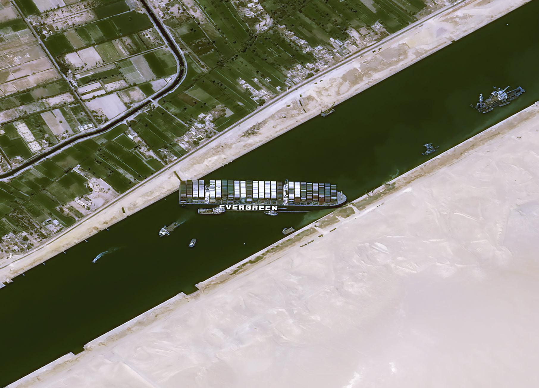 Пробка из сотен судов в Суэцком канале рассосется через 3,5 дня