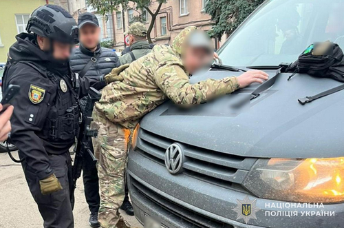 У Тернополі пройшли масові затримання військових, які займалися рекетом
