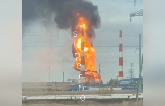 В Оренбурзі палає газопереробний завод