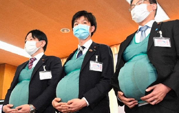 Японские мужчины-политики "забеременели"