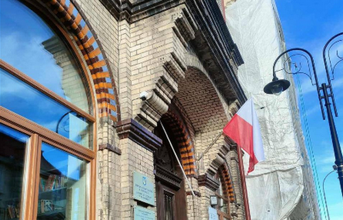 Польська поліція затримала тих, хто зірвав український прапор на консульстві у Перемишлі Польська поліція затримала тих, хто зірвав український прапор на консульстві у Перемишлі