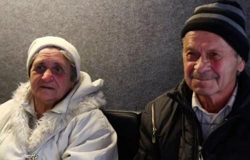 «Три дні не їли», - літнє подружжя 16 км йшли пішки з Торського до Лиману у Донецькій області  «Три дні не їли», - літнє подружжя 16 км йшли пішки з Торського до Лиману у Донецькій області