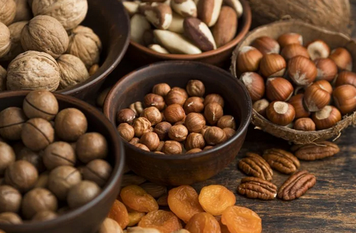 Як розколоти волоські горіхи, щоб половинки залишилися цілими: хитрі способи Як розколоти волоські горіхи, щоб половинки залишилися цілими: хитрі способи