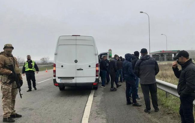 Возле Харькова задержали автобусы с "титушками". Они готовили беспорядки для картинки в российских СМИ 