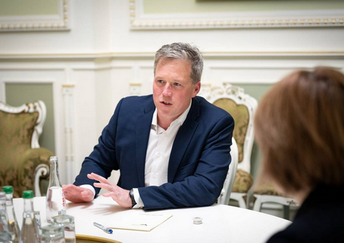 Це знову був аргумент "у вас немає козирів": ЗМІ розповіли про "похмуру" зустріч міністра США з послами НАТО щодо "мирного плану" Це знову був аргумент "у вас немає козирів": ЗМІ розповіли про "похмуру" зустріч міністра США з послами НАТО щодо "мирного плану"