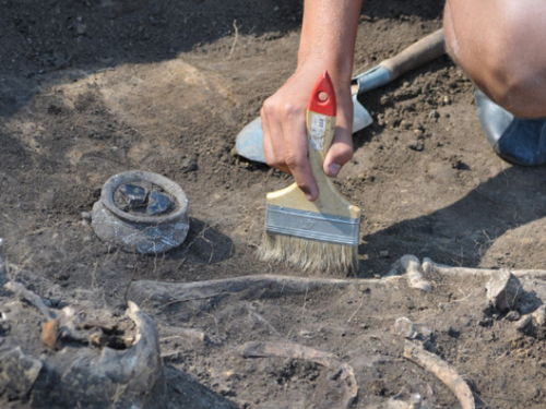 Археологи розкопали скелет лицаря з рідкісним генетичним захворюванням Археологи розкопали скелет лицаря з рідкісним генетичним захворюванням