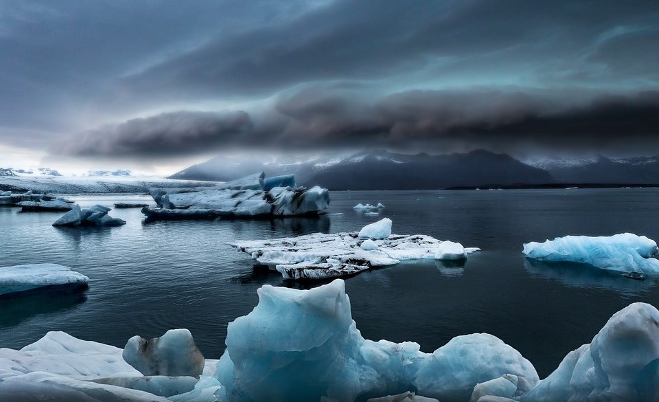 Как в Северный Ледовитый океан проникают "тепловые бомбы" и чем это чревато?