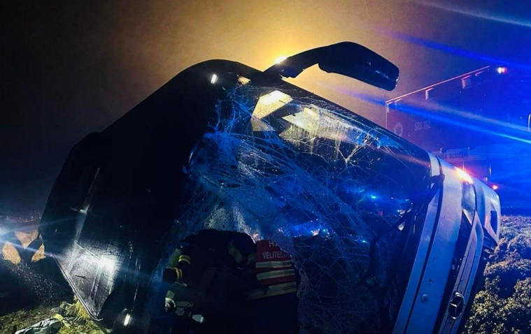В Словаччині перекинувся автобус з українцями: деталі аварії В Словаччині перекинувся автобус з українцями: деталі аварії