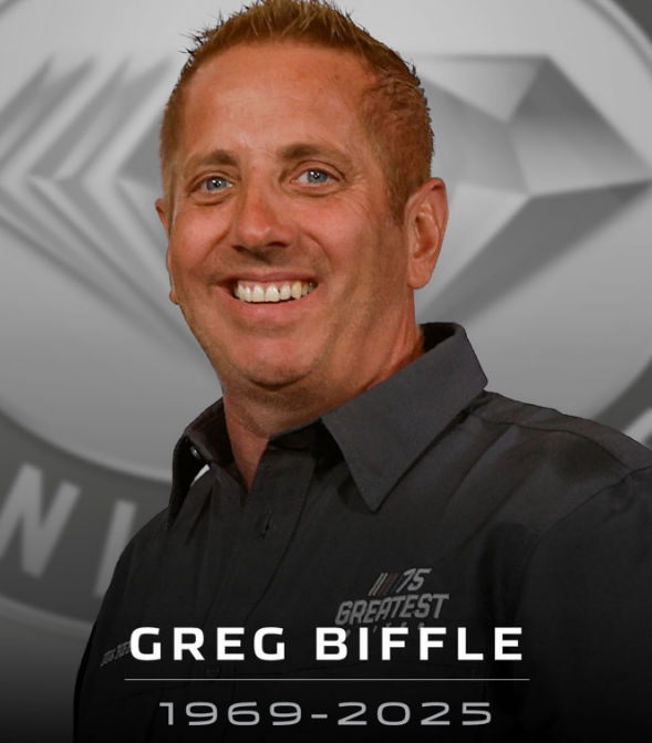 Легендарний чемпіон NASCAR загинув разом із сім'єю в авіакатастрофі