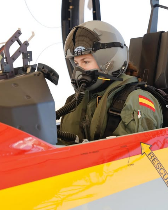 Сама за штурвалом: принцеса Леонор здійснила свій перший політ, а іспанський палац показав захопливе відео