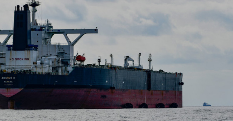 Біля берегів Індії та Китаю утворився затор із танкерів із російською нафтою, - Bloomberg